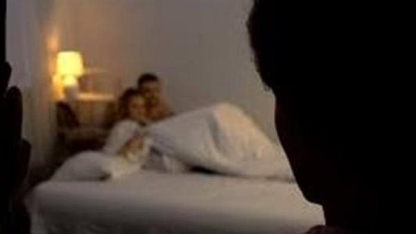 هرب من على المواسير عاريا.. تفاصيل مثيرة في ضبط سائق لزوجته في أحضان جزار بالمنيب