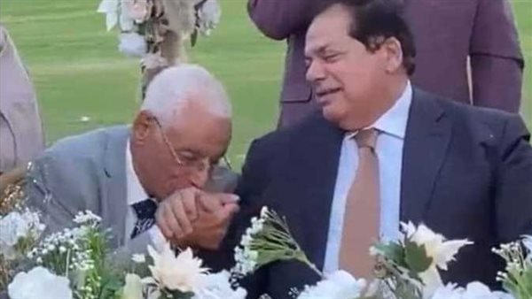 أنا حزين.. حسام موافي يكشف سبب الهجوم عليه بعد تقبيله يد محمد أبوالعينين