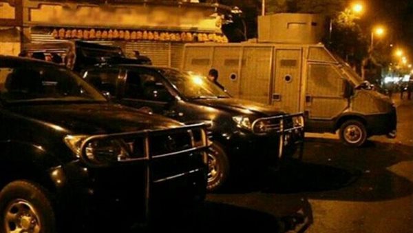 سكرانين..تفاصيل القبض على فتاتين لاقتحامهما كمين أمني في أكتوبر