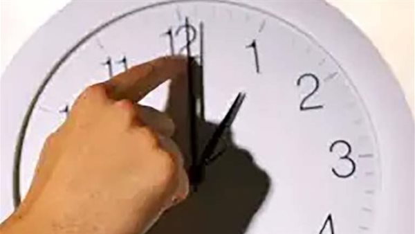 يبدأ الجمعة.. لماذا تطبق الحكومة التوقيت الصيفي؟