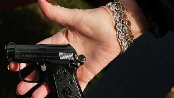 طلعوا بالآلي على الرجالة.. تفاصيل إطلاق 4 سيدات الرصاص على عائلة فى قنا