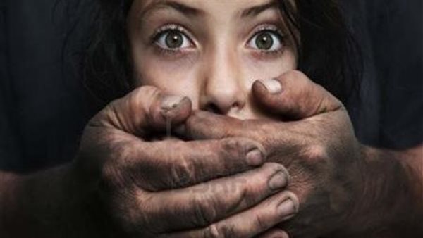 استدرجها بحيلة شيطانية..الحكم على عاطل هتك عرض طفلة في المنيا