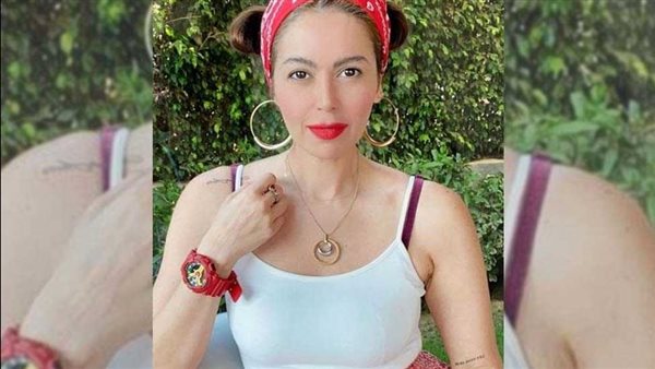 فستان جريء.. لقاء الخميسي تثير الجدل بهذه الإطلالة | شاهد 