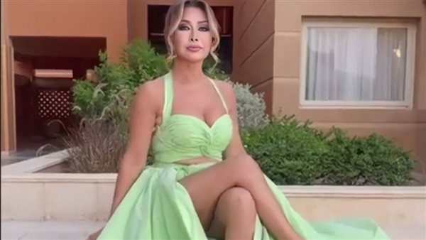 مكشوف البطن.. نوال الزغبي تثير الجدل بهذه الإطلالة | شاهد