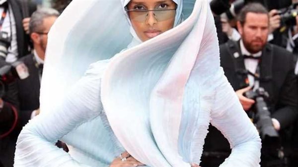 التزمت بالحجاب.. من هي روضة محمد التي أثارت الجدل على ريد كاربت مهرجان كان؟ | شاهد