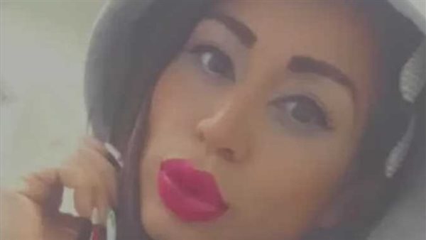 ماذا حدث؟.. جلسة تصوير لعارضة أزياء شهيرة تنتهي بمأساة