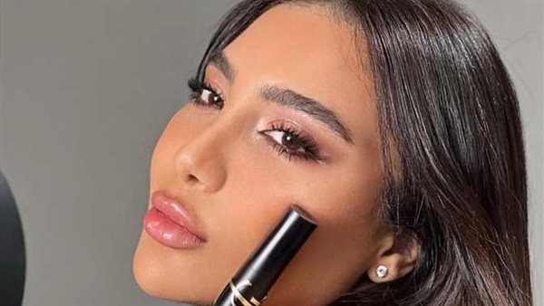 مليون جنيه أم بالدولار؟.. كيف ردّت خبيرة التجميل دينا راغب على جدل أسعارها لمكياج العروس؟ | شاهد