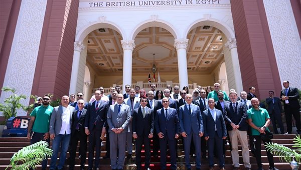 لأول مرة في مصر.. وزير الرياضة يطلق شارة بدء البرنامج التدريبي لمدربي المنتخبات الوطنية من الجامعة البريطانية 