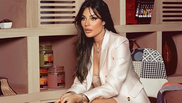 إطلالة غير تقليدية.. نادين نجيم تثير الجدل بصورها | شاهد