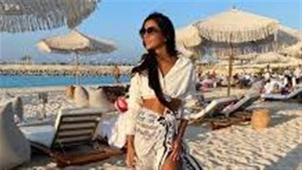 مكشوف البطن.. ظهور جريء لـ ريم سامي في شهر العسل | شاهد