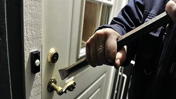 مات من الضرب.. علقة ساخنة لـ لص حاول سرقة شقة بالمرج