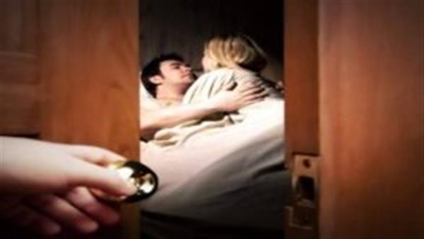 مأساة ليلى.. لقيت هدوم أختي في أوضة نومي وجوزي طلقني غيابي واتجوزها 