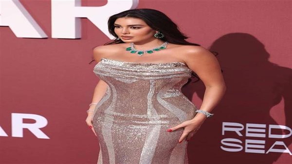 وضعتها في مأزق.. فساتين ياسمين صبري تثير الجدل بمهرجان كان السينمائي | شاهد