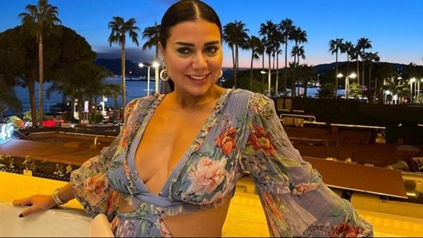 تبرز رشاقتها.. إطلالة مثيرة للفنانة رانيا يوسف من داخل الجيم | شاهد