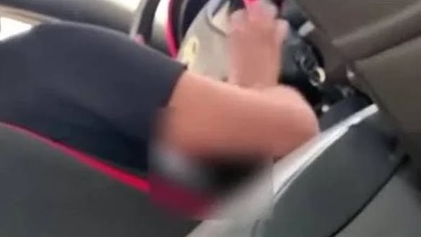 نطي من العربية.. تفاصيل القبض على سائق شركة توصيل تحرش بمعلمة في أكتوبر
