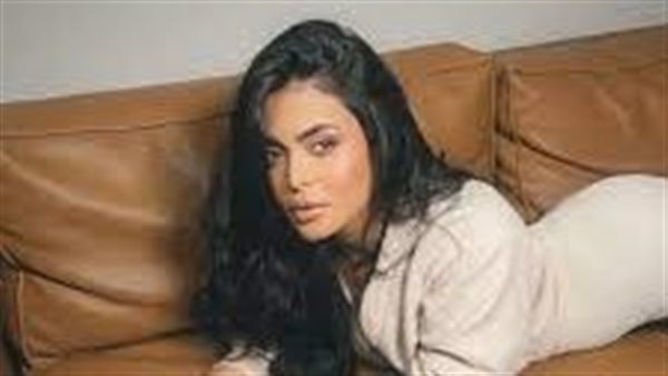 فستان جريء.. أسماء جلال تشعل السوشيال ميديا | شاهد 