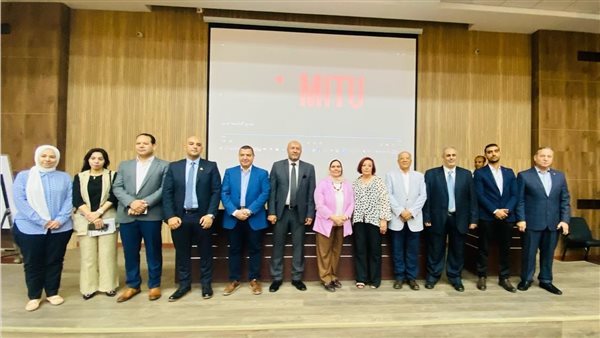 أمين عام صندوق تطوير التعليم يشهد مناقشة مشاريع طلاب الكلية التكنولوجية بالقاهرة