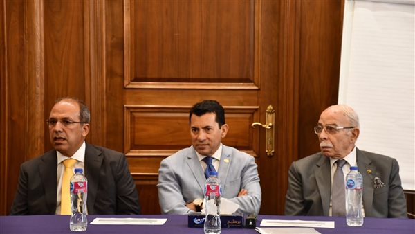 وزير الرياضة يشهد انطلاق المشروع القومى لصقل مدربي المنتخبات الوطنية بالجامعة البريطانية في مصر