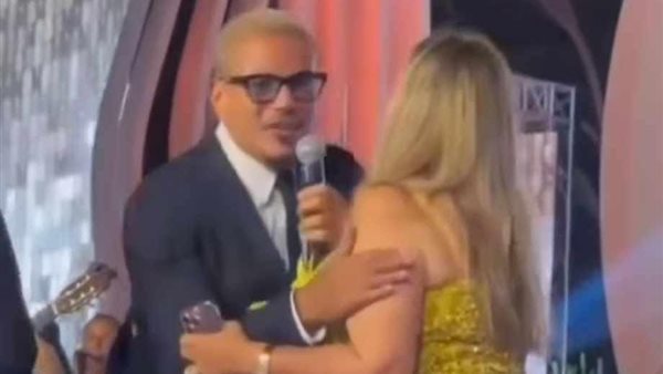 هو اللي جه سلم عليا.. أول تعليق من ليلى علوي بعد تعرضها لموقف محرج من عمرو دياب | شاهد