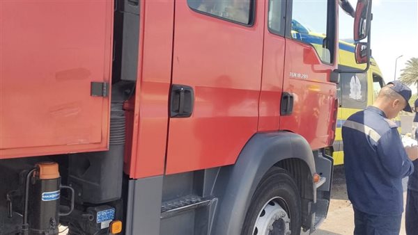 بسبب سيارة قمامة.. اصابة 21 في تصادم بالطريق الصحراوي 