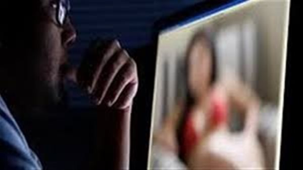 هدد فتاة بأمور مخلة بالشرف.. تفاصيل الحكم على عامل بشركة نقل أثاث بالقليوبية