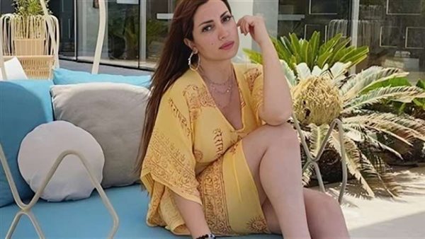 على البحر.. نسرين طافش تثير الجدل بهذه الإطلالة | شاهد