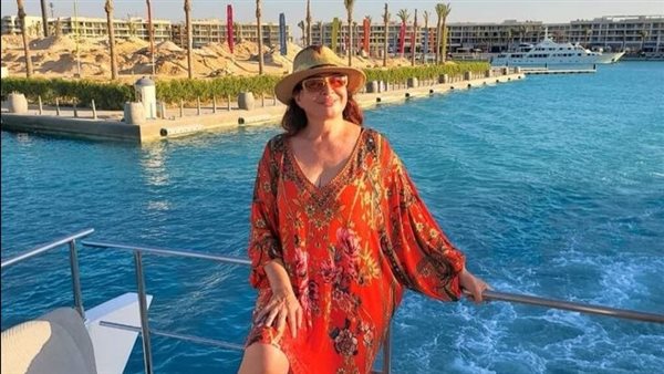 في تونس.. ملابس إلهام شاهين تثير الجدل بالسوشيال ميديا | شاهد