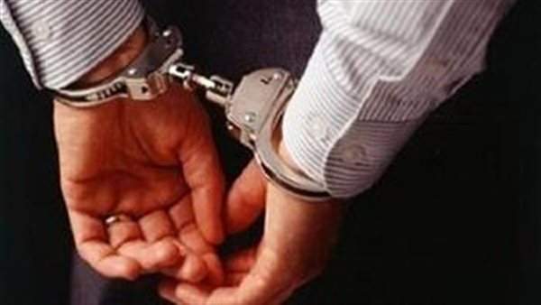 عيب احنا كبرنا على الكلام ده.. مسن يشق بطن زوجته بسكين في الجيزة