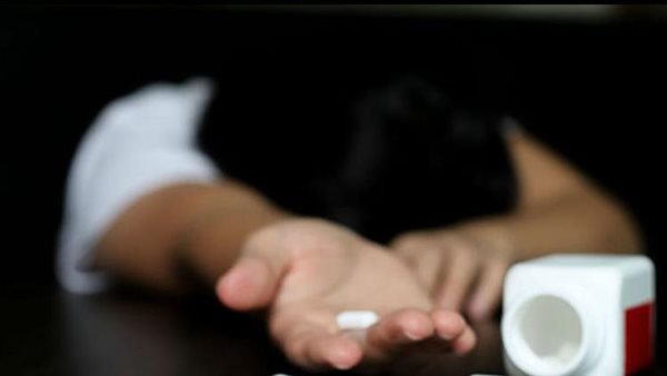 جلباب واسع على السرير.. مفاجأة في واقعة العثور على طفل داخل منزل مسجل خطر في بورسعيد