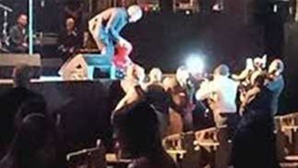 ورد ودباديب وعرض زواج..ماذا حدث بحفل كاظم الساهر في مصر؟