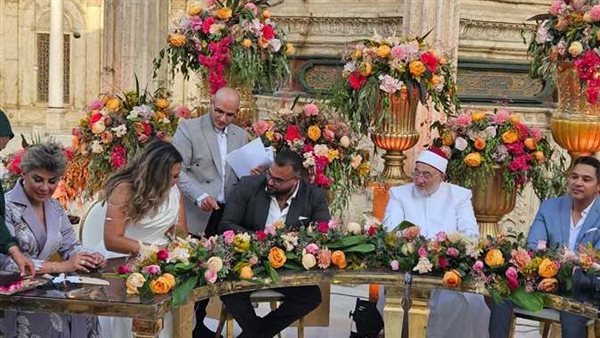 بعد أزمة عقد قران ابنتها.. رسالة من مفيدة شيحة إلى خالد الجندي ومصمم الفستان | فيديو