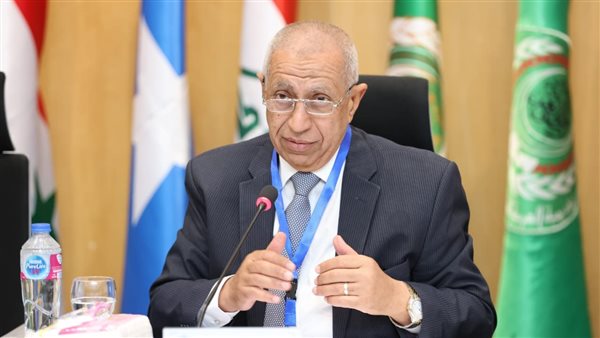 خبراء ومتخصصون يناقشون تحديات وأخلاقيات الذكاء الاصطناعي والمستقبل بالأكاديمية العربية (صور)