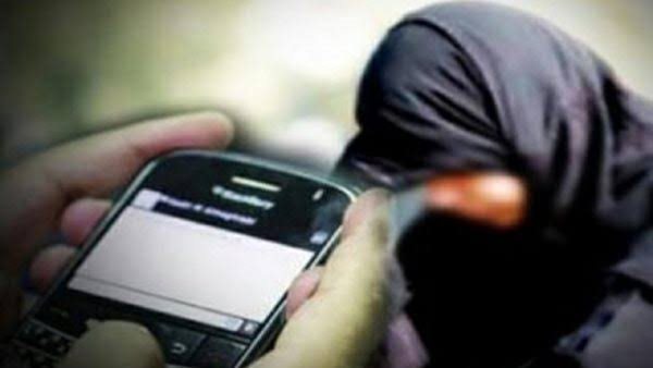 هددها بصور خاصة.. قرار جديد ضد المتهم بابتزاز ربة منزل ببني سويف