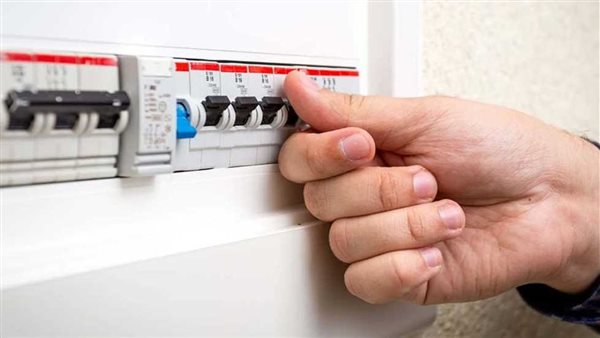 مع استمرار انقطاع التيار.. تعرف على كيفية الحفاظ علي الأجهزة الكهربائية | فيديو