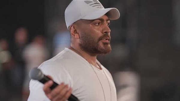 ماذا فعل؟.. تصرف مفاجئ من تامر حسني تجاه فتاتين من ذوي الاحتياجات الخاصة | فيديو 