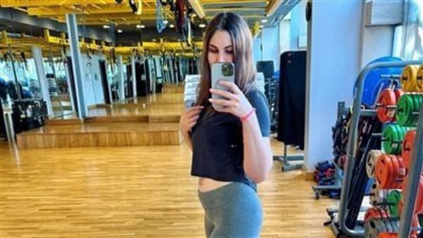 مفاجآت مثيرة في اتهام سيدة أجنبية بتكسير سيارات مصرية بكمباوند شهير بالتجمع