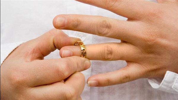 فضحتني جنسيًا على التليفزيون.. سعيد يطلب تطليق زوجته في محكمة الأسرة 