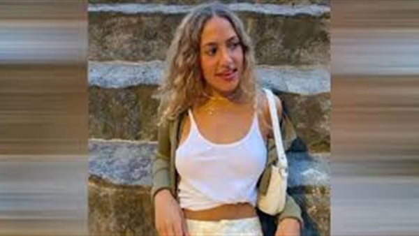 نسيت البطانة.. ابنة عمرو دياب تثير الجدل بسبب هذه الإطلالة | شاهد