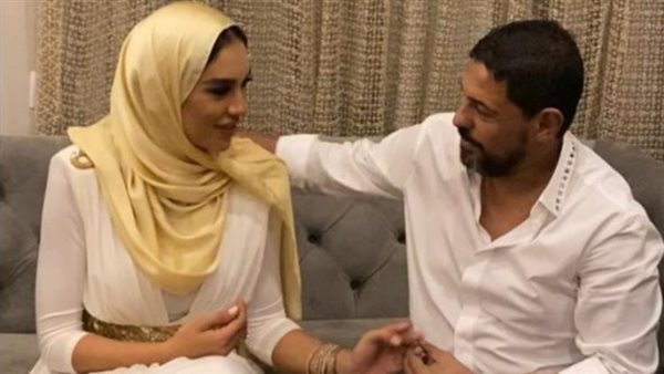 طلاق غيابي وأسرار مكتومة.. القصة الكاملة لأزمة الفنانة مي فخري والمايسترو هاني فرحات | فيديو