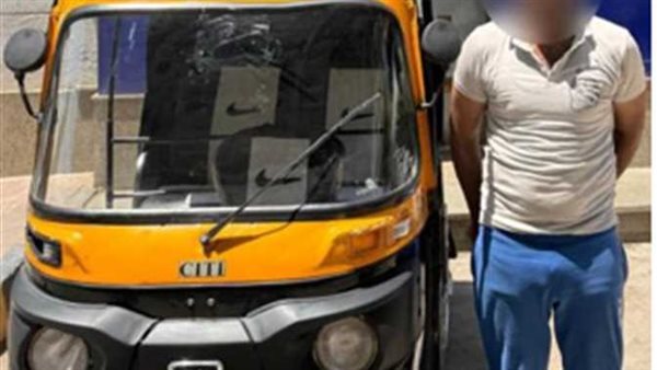 قفزت منه.. القصة الكاملة للتحرش بربة منزل في توك توك بمصر القديمة