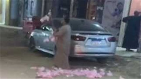 9 ثوان أبكت المصريين في العيد.. تروسيكل وأجهزة كهربائية ومساعدات مادية لبائع غزل البنات | شاهد