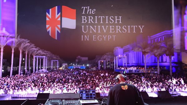 بحضور أكثر من 10 آلاف طالب..فرقة كايروكي تشعل حفل الجامعة البريطانية في مصر للترحيب بالطلاب الجدد (صور)