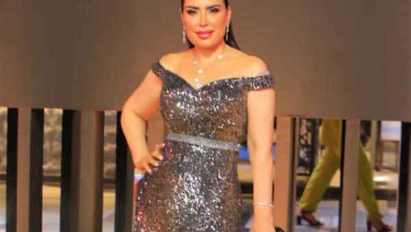 إطلالة غريبة.. عبير صبري تثير الجدل | شاهد