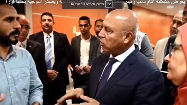 بسبب العسل الأسود.. تفاصيل انفعال كامل الوزير على الموظفين في وزارة الصناعة | فيديو