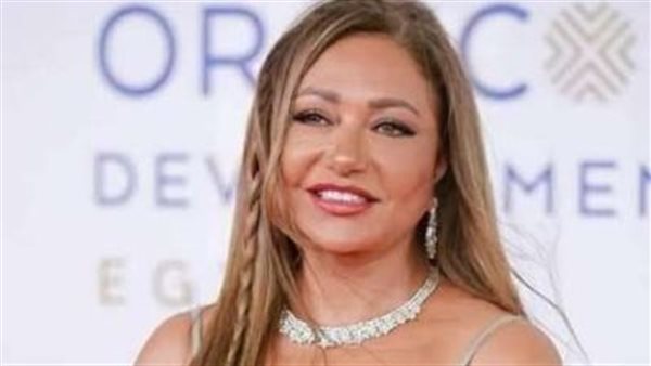 فستان قصير.. ليلى علوي تثير الجدل بهذه الإطلالة | شاهد