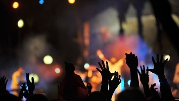 فجور وشذوذ وملابس نسائية.. تفاصيل مثيرة في الحكم على المتهمين بحفل منتجع الشيطان 