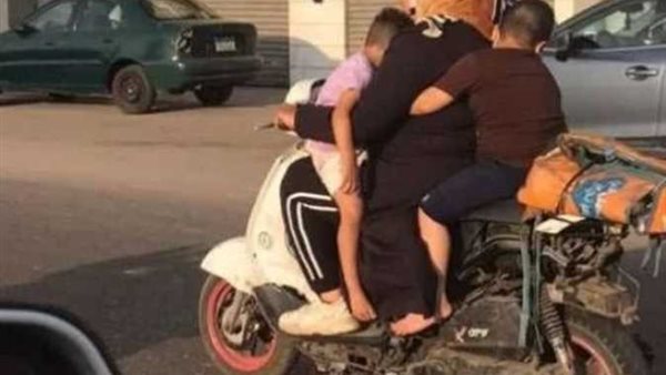 مباخدش ولادي معايا.. سائقة الديلفري تكشف كواليس صورتها المثيرة للجدل | فيديو