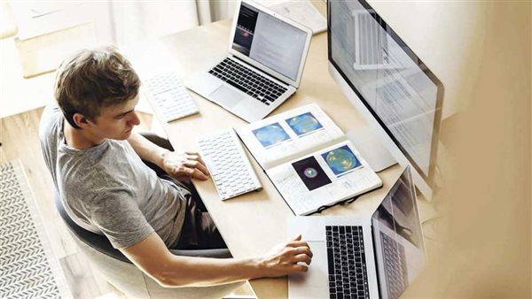 بيان رسمي يكشف حقيقة عودة الموظفين للعمل أونلاين من المنزل يوم الأحد