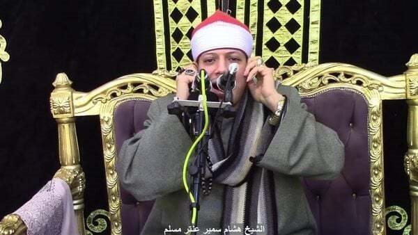 تمايل أثناء تلاوة القرآن.. القصة الكاملة لأزمة القارئ المتراقص في الغربية