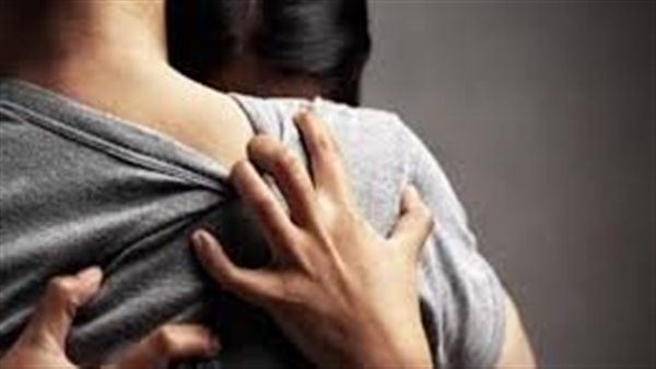 بستغفليني وتسرقيني.. موظف يعاقب زوجته وعشيقها بطريقة مثيرة في أكتوبر